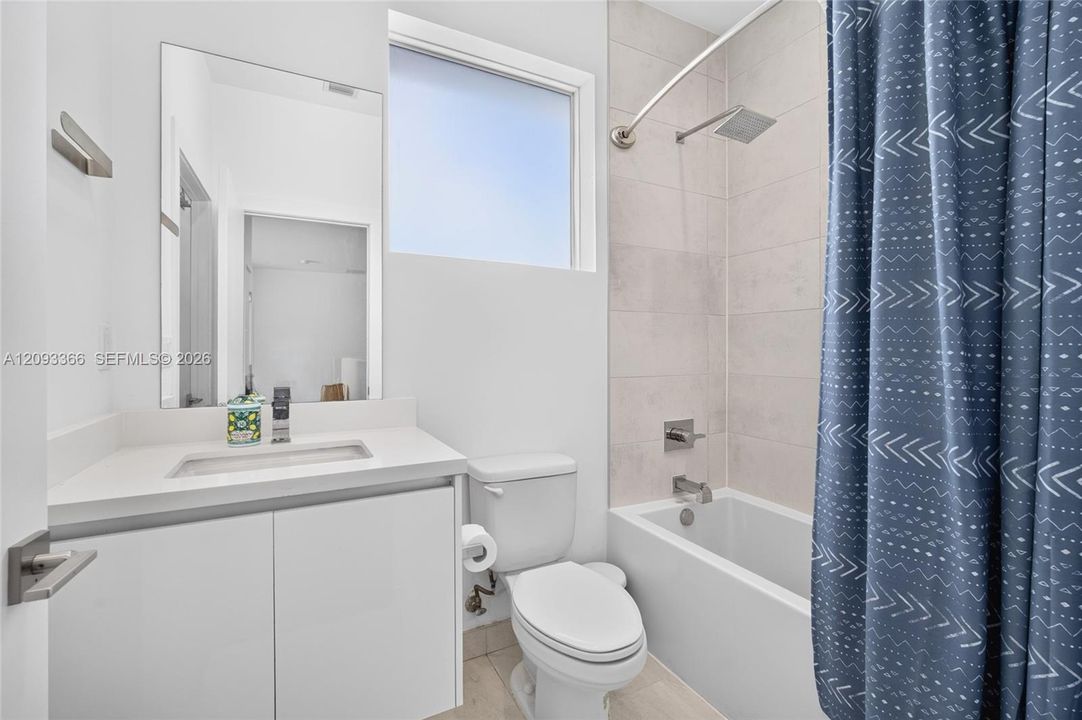 En Venta: $1,195,000 (4 camas, 4 baños, 2402 Pies cuadrados)
