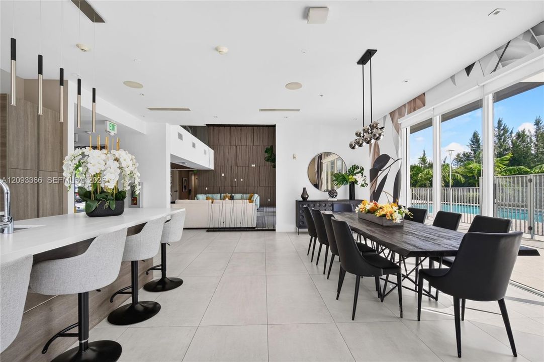 En Venta: $1,195,000 (4 camas, 4 baños, 2402 Pies cuadrados)