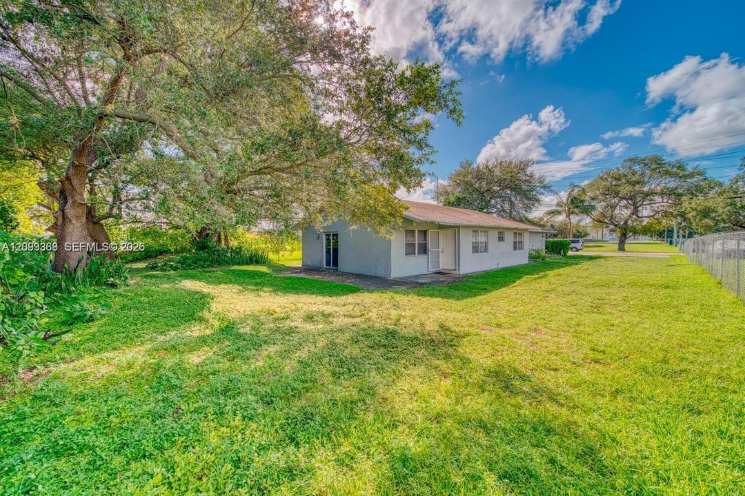 For Rent: $3,000 (3 beds, 2 baths, 2061 Square Feet)