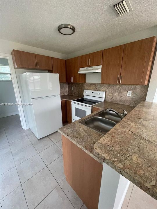 For Rent: $3,000 (3 beds, 2 baths, 2061 Square Feet)