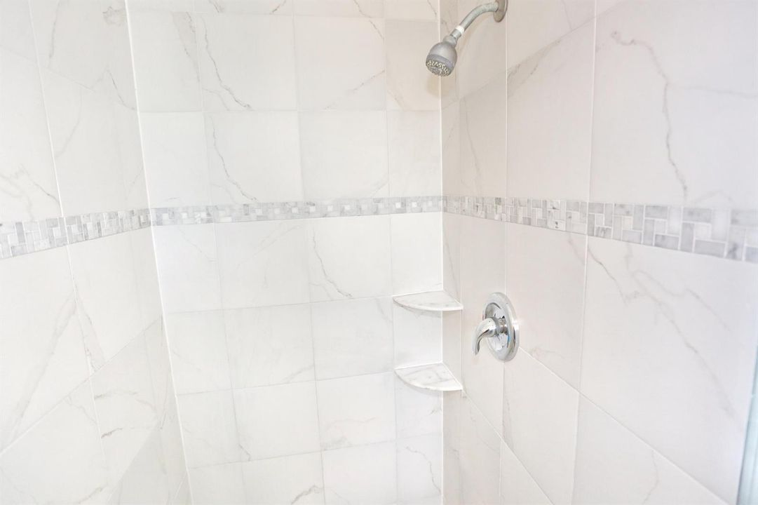 030-023-Master Shower-4200x2800