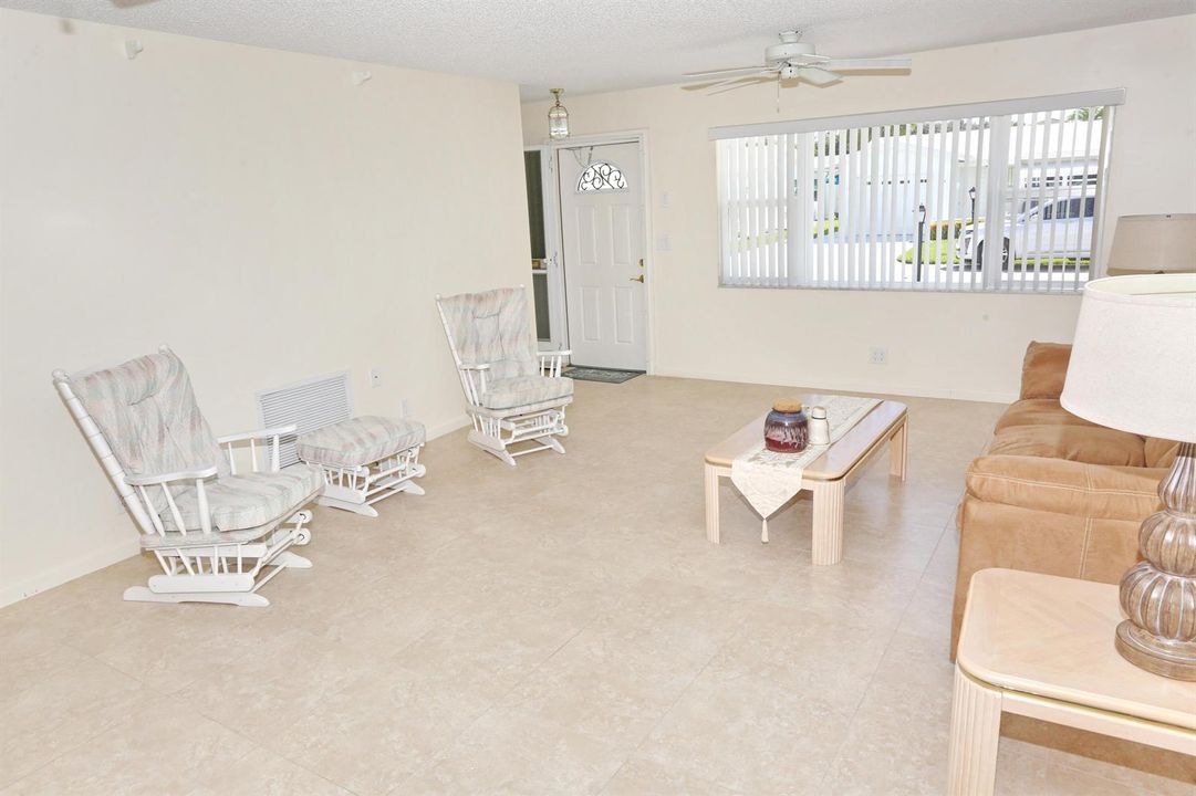 010-021-Living Room-4200x2800