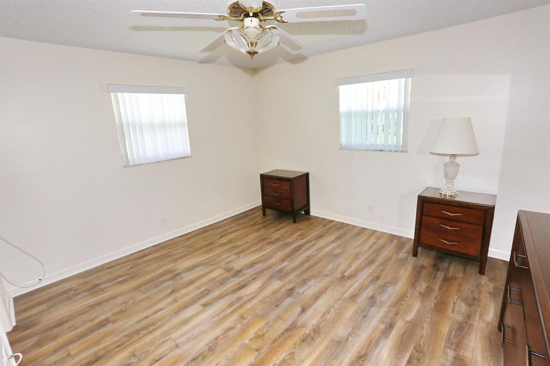 025-028-Master Bedroom-4200x2800