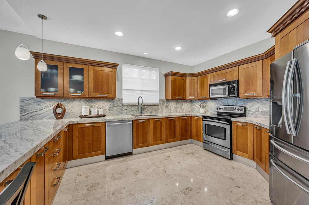 1419 NE 4TH PL-11 (1)