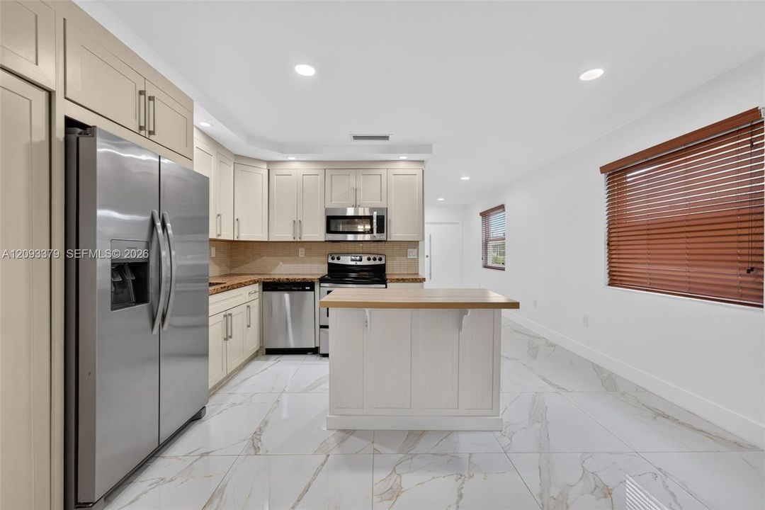 En Renta: $3,850 (3 camas, 2 baños, 1911 Pies cuadrados)