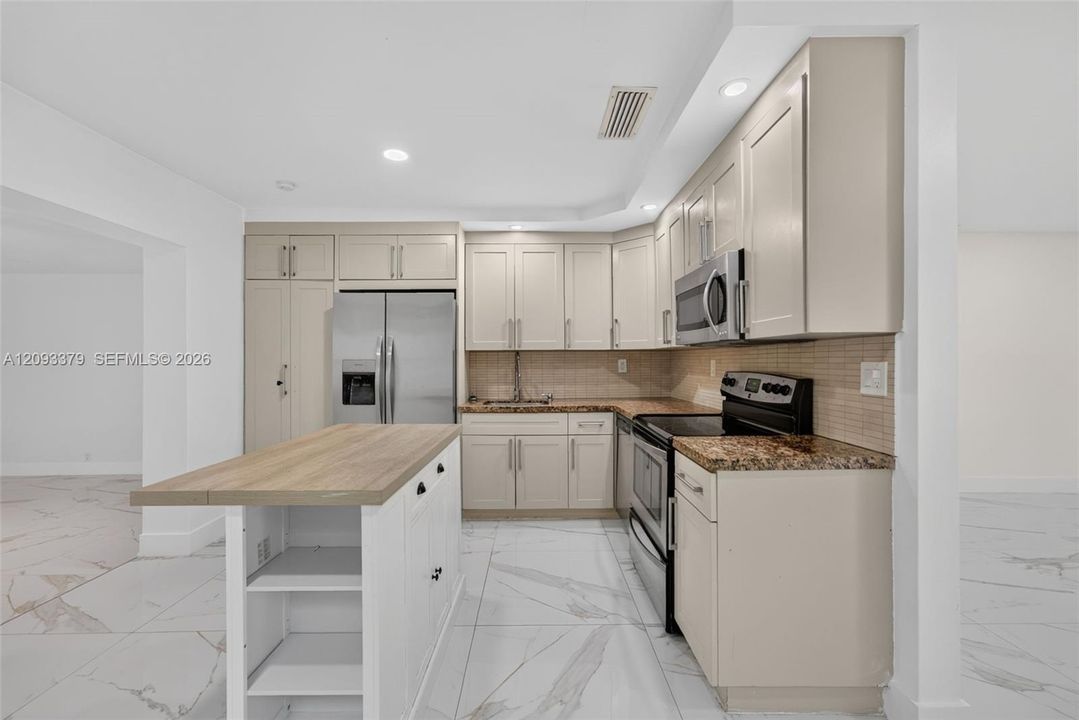 En Renta: $3,850 (3 camas, 2 baños, 1911 Pies cuadrados)