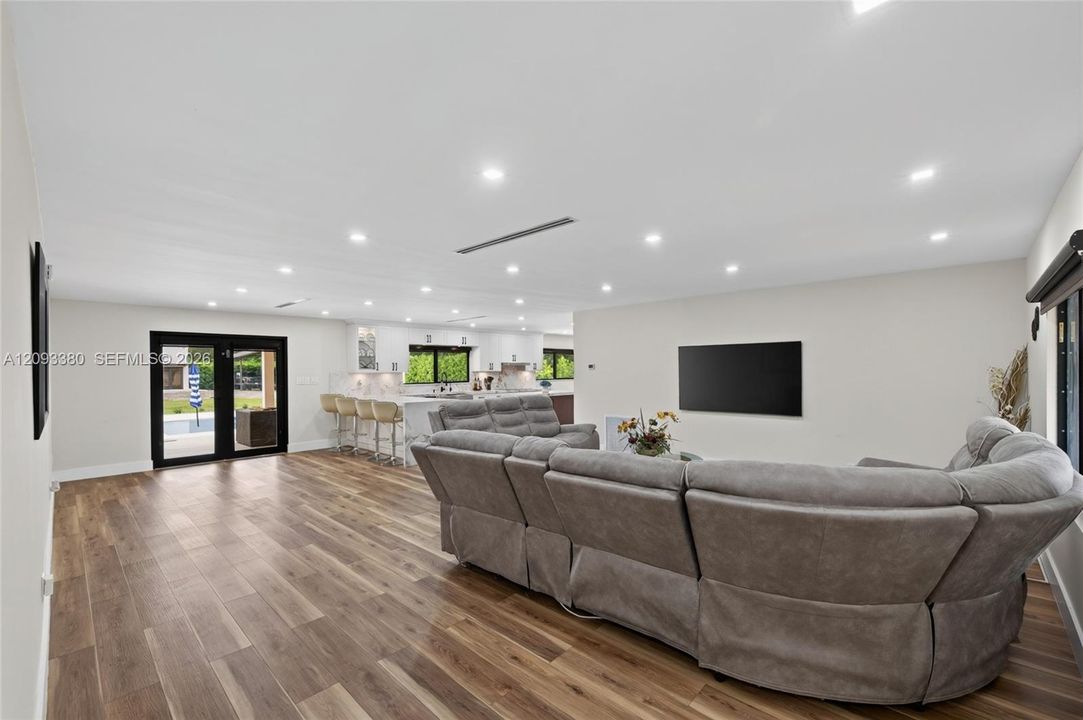 For Sale: $1,579,000 (3 beds, 3 baths, 2044 Square Feet)