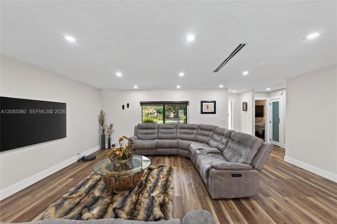 For Sale: $1,579,000 (3 beds, 3 baths, 2044 Square Feet)