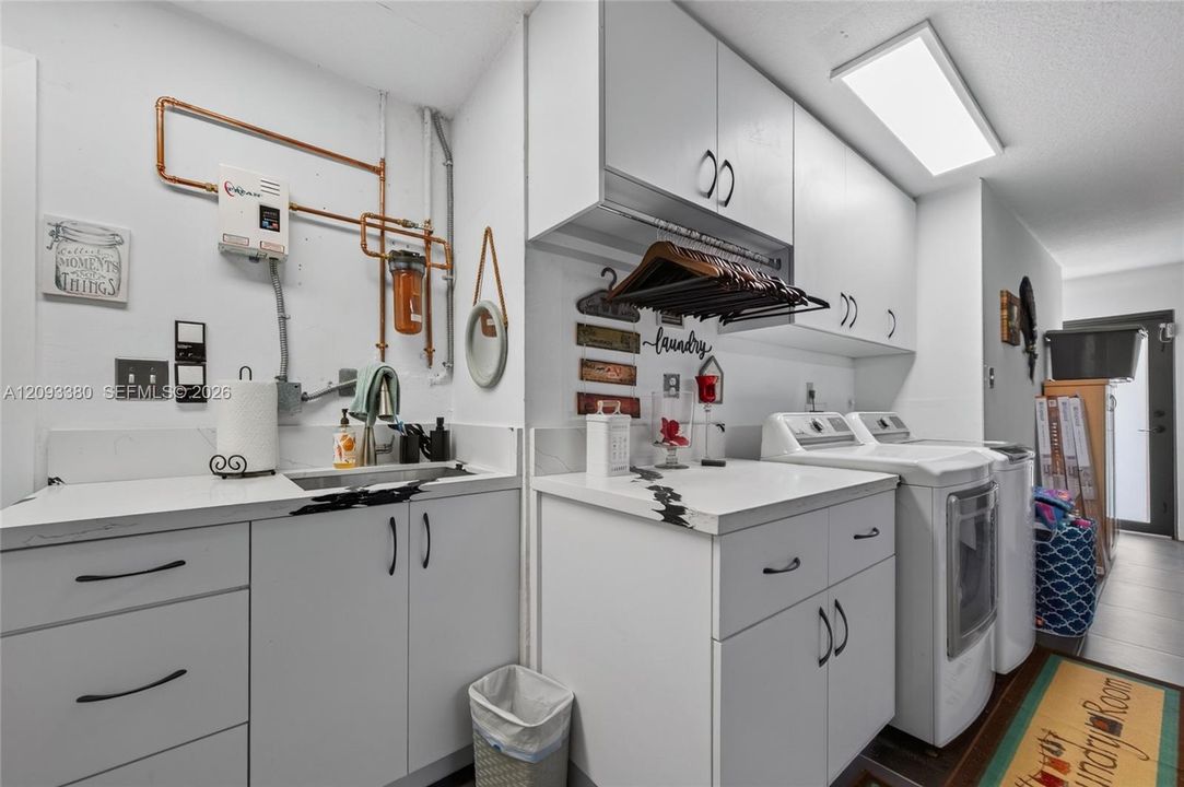 For Sale: $1,579,000 (3 beds, 3 baths, 2044 Square Feet)