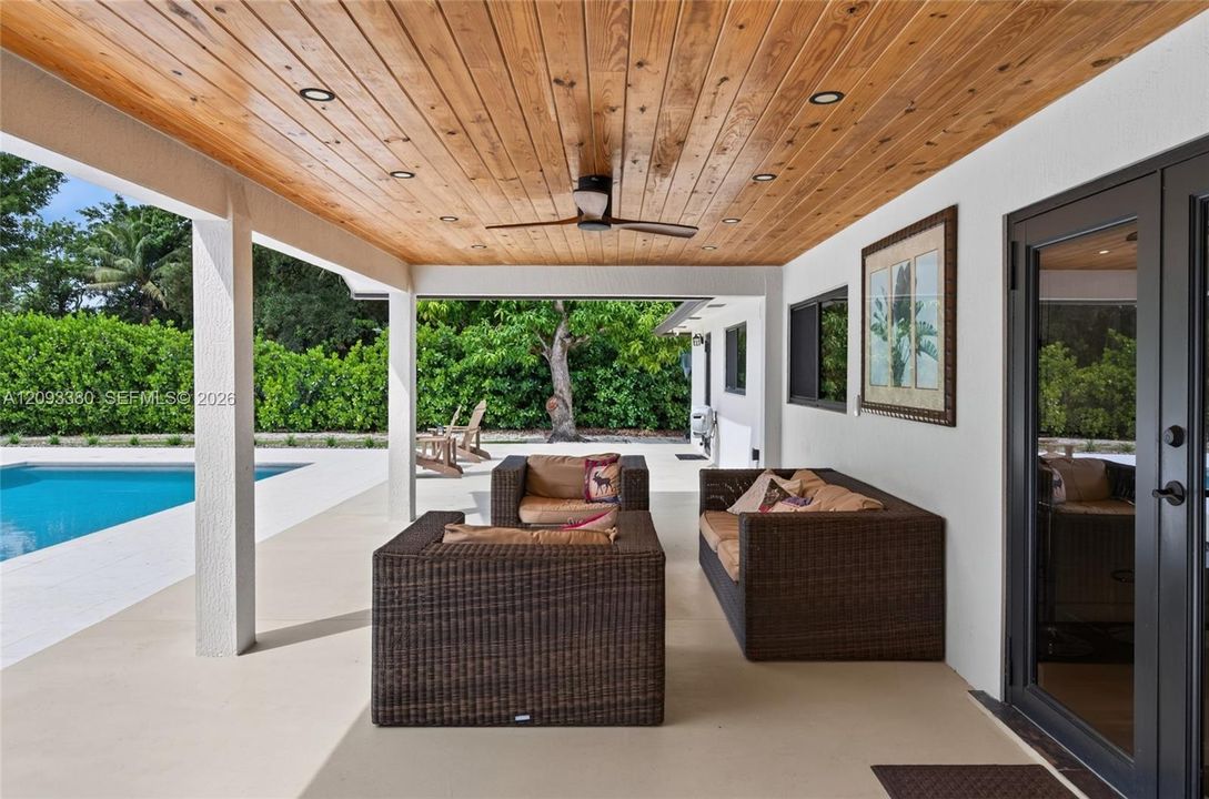 For Sale: $1,579,000 (3 beds, 3 baths, 2044 Square Feet)