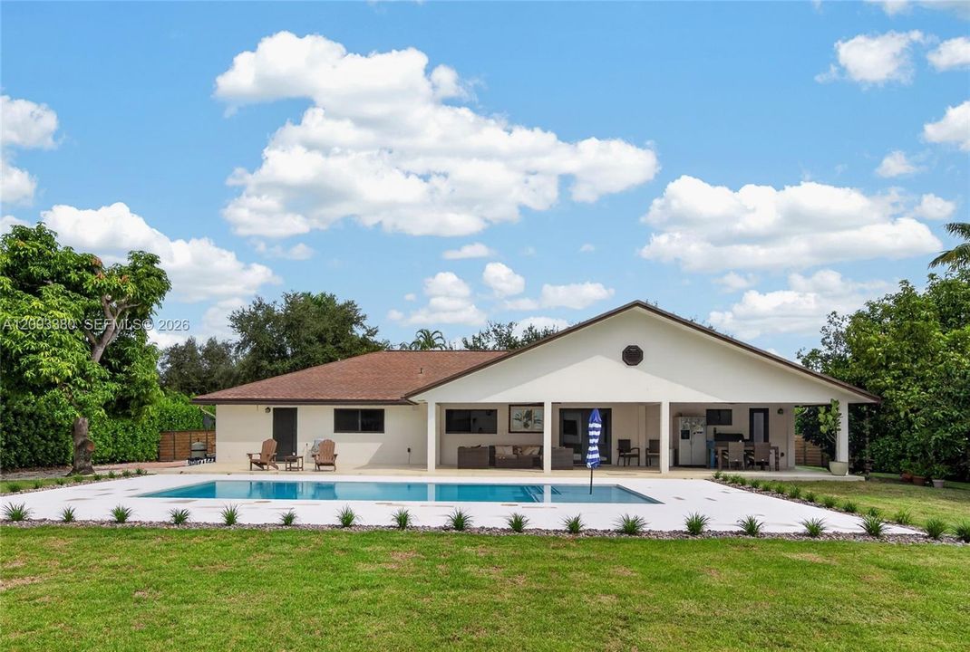 For Sale: $1,579,000 (3 beds, 3 baths, 2044 Square Feet)