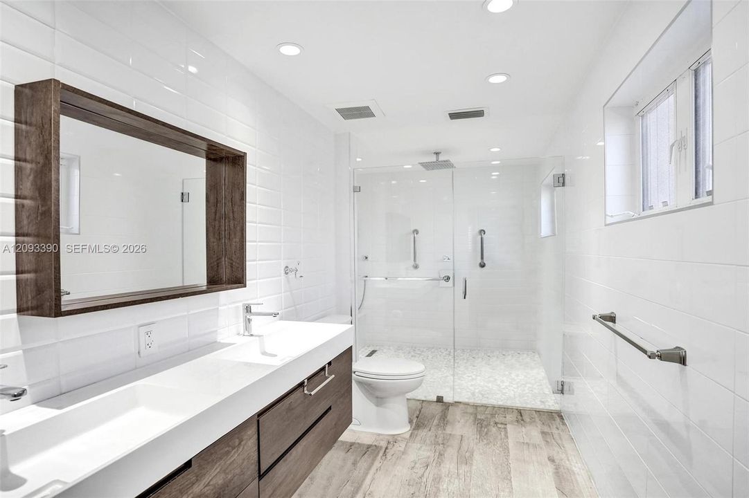 For Sale: $2,895,000 (6 beds, 5 baths, 4200 Square Feet)