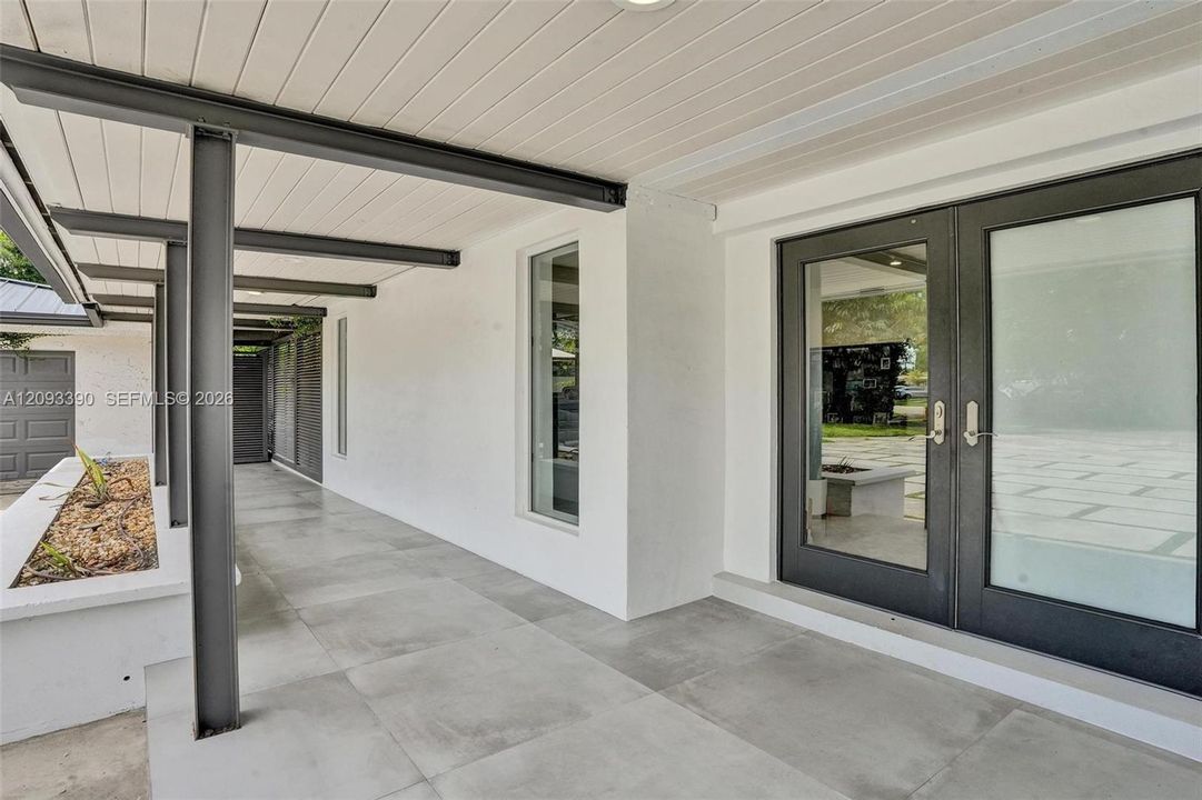 For Sale: $2,895,000 (6 beds, 5 baths, 4200 Square Feet)