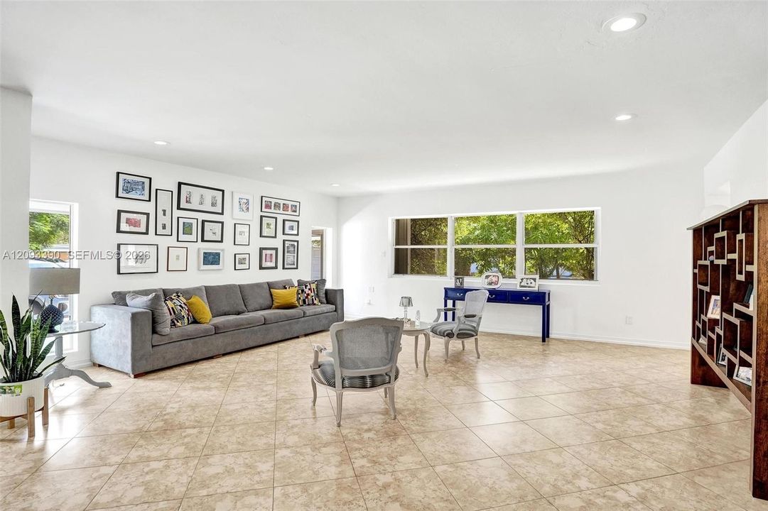 For Sale: $2,895,000 (6 beds, 5 baths, 4200 Square Feet)