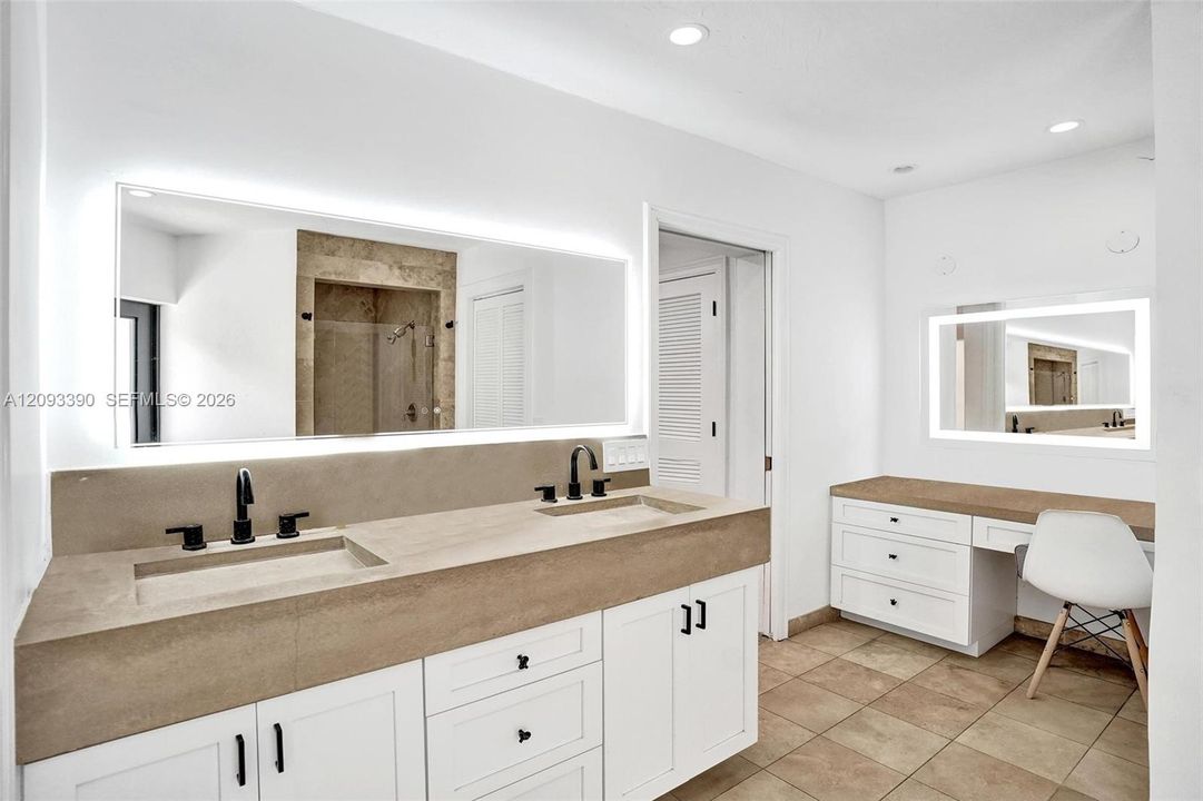 For Sale: $2,895,000 (6 beds, 5 baths, 4200 Square Feet)