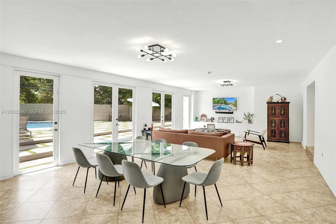For Sale: $2,895,000 (6 beds, 5 baths, 4200 Square Feet)