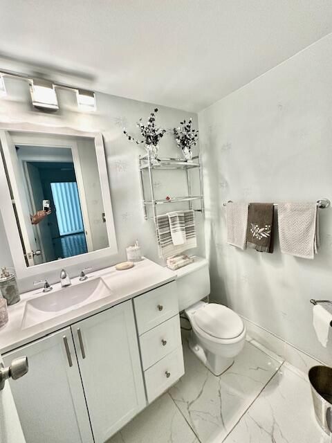 1/2 Bathroom