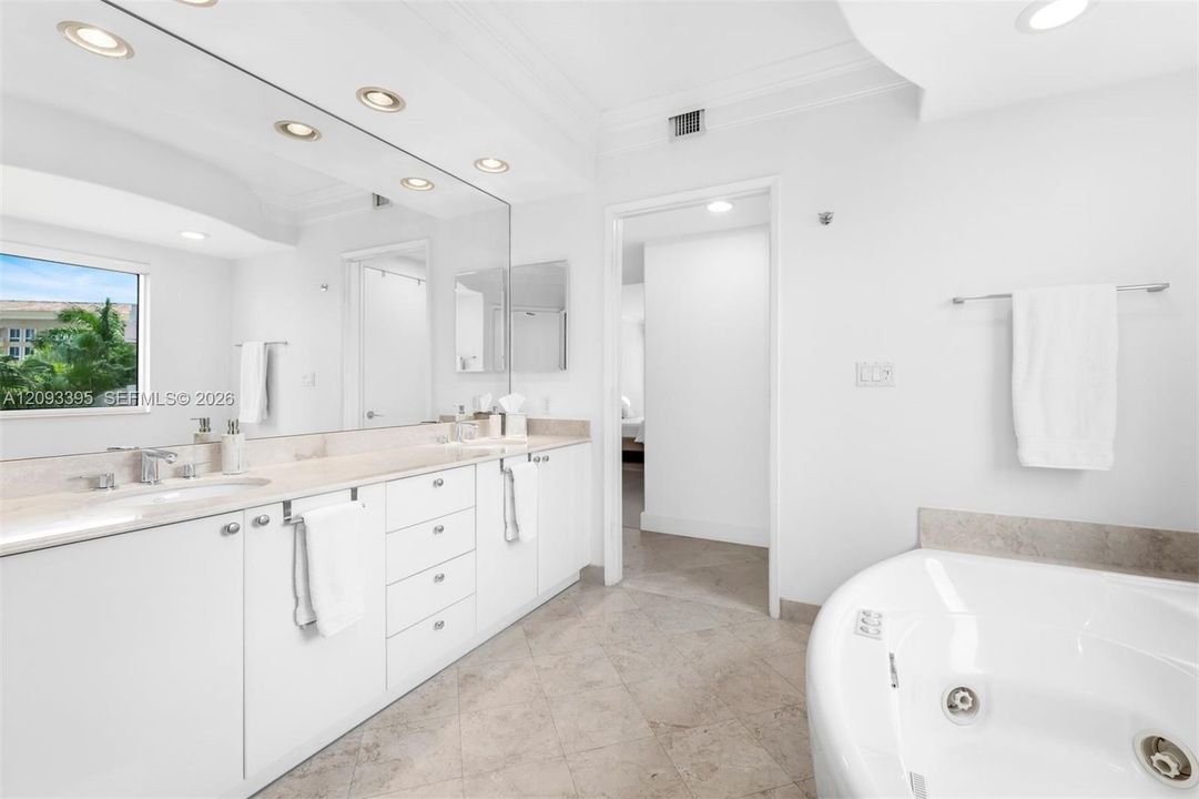 For Sale: $3,975,000 (3 beds, 4 baths, 3093 Square Feet)