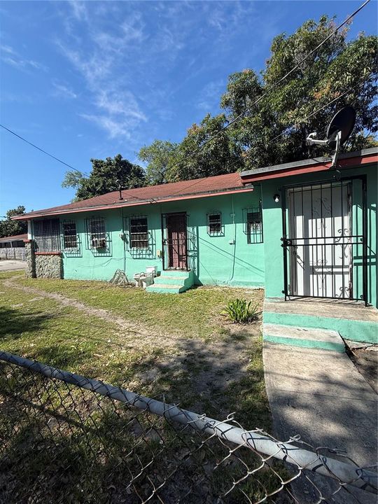 For Sale: $425,000 (4 beds, 2 baths, 1897 Square Feet)