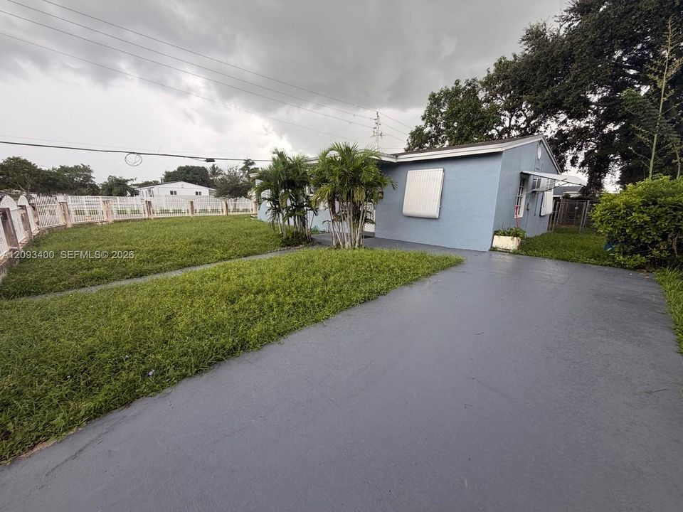 For Sale: $500,000 (3 beds, 1 baths, 1032 Square Feet)