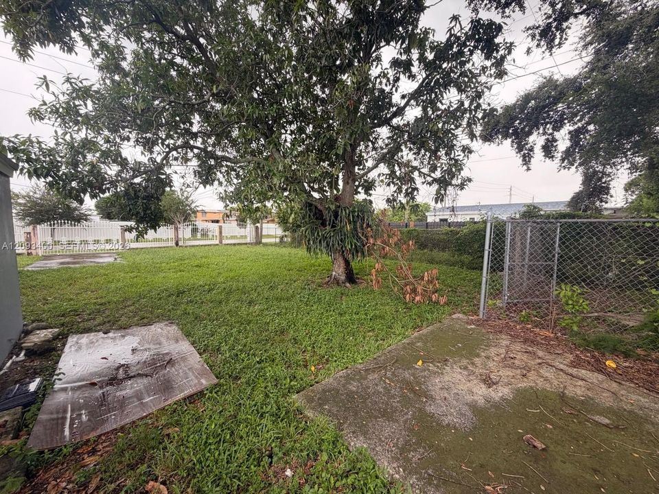 For Sale: $500,000 (3 beds, 1 baths, 1032 Square Feet)