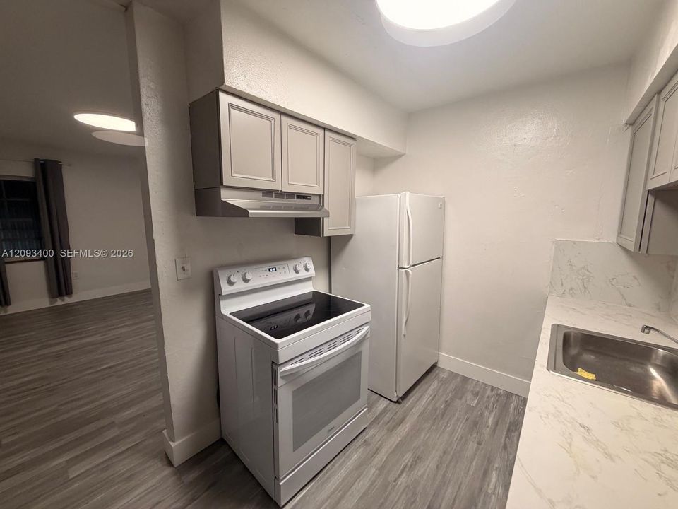 For Sale: $500,000 (3 beds, 1 baths, 1032 Square Feet)