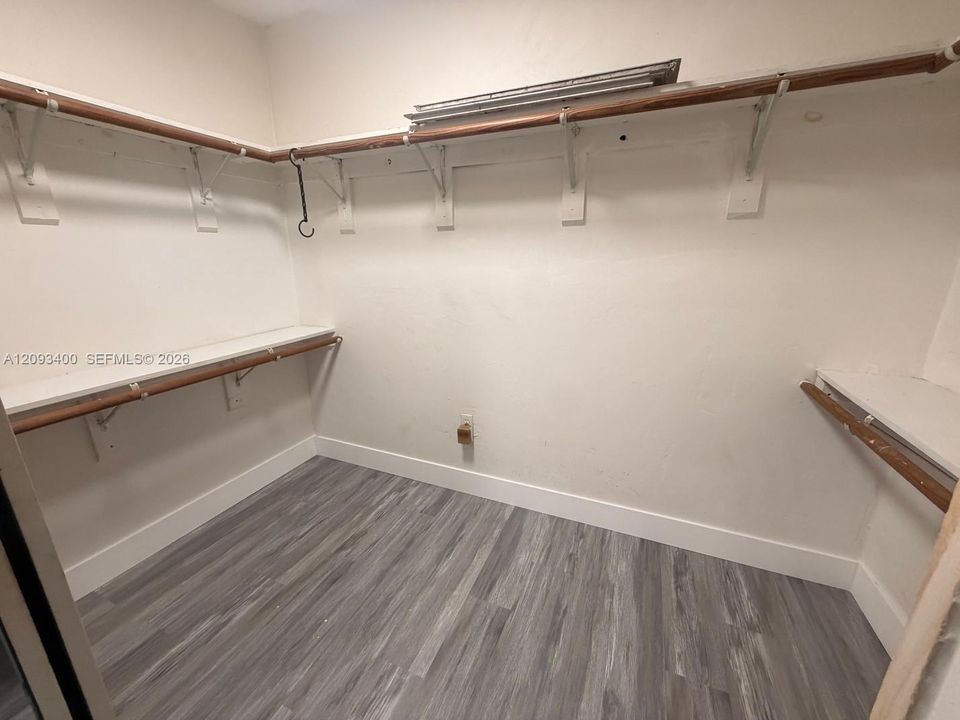For Sale: $500,000 (3 beds, 1 baths, 1032 Square Feet)