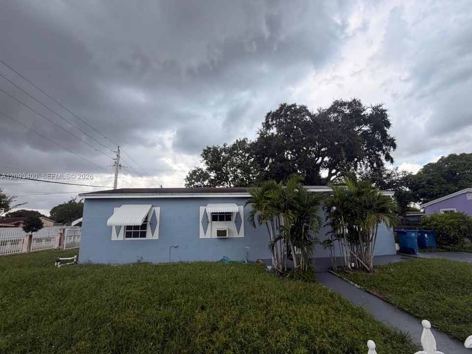 For Sale: $500,000 (3 beds, 1 baths, 1032 Square Feet)