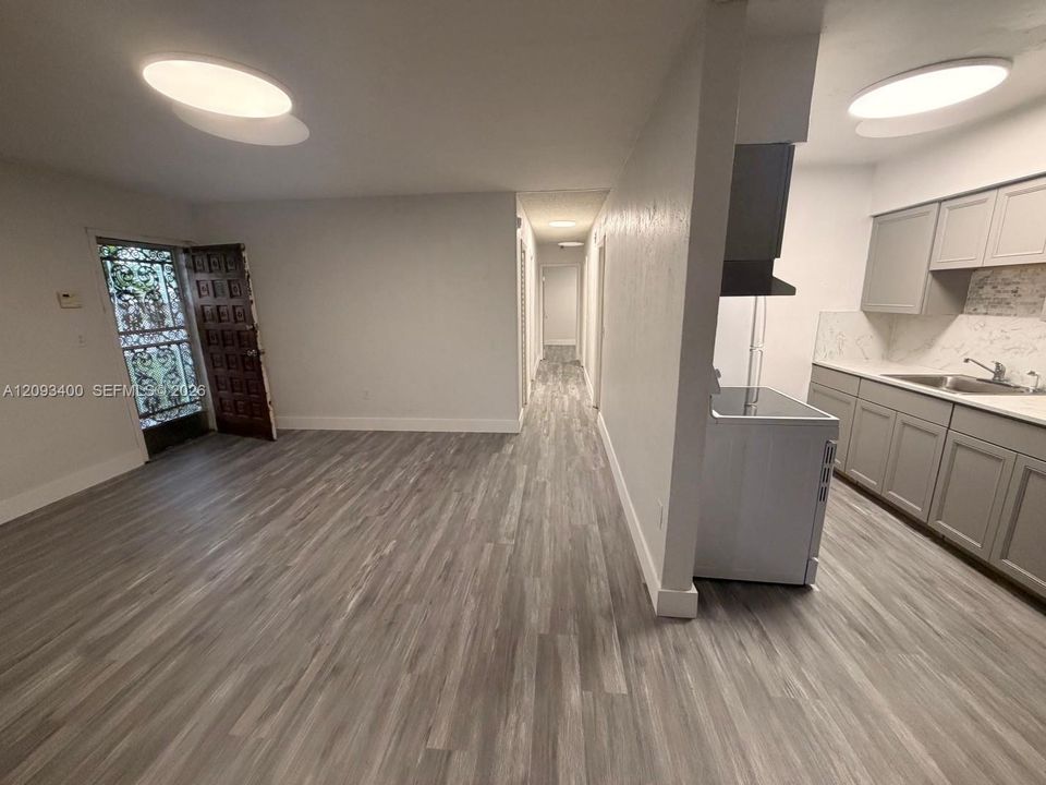 For Sale: $500,000 (3 beds, 1 baths, 1032 Square Feet)
