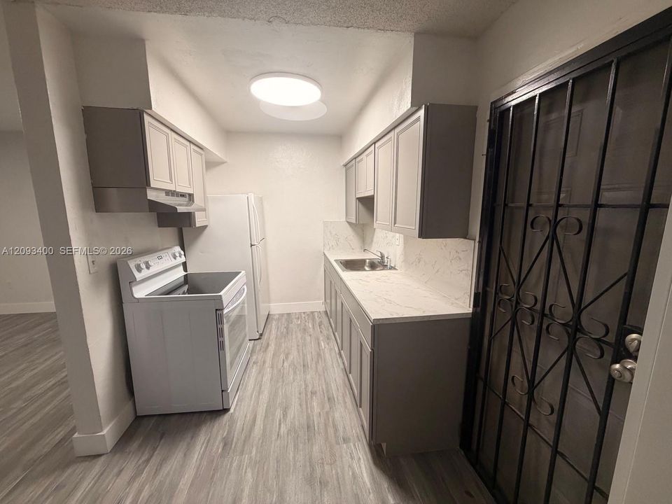 For Sale: $500,000 (3 beds, 1 baths, 1032 Square Feet)