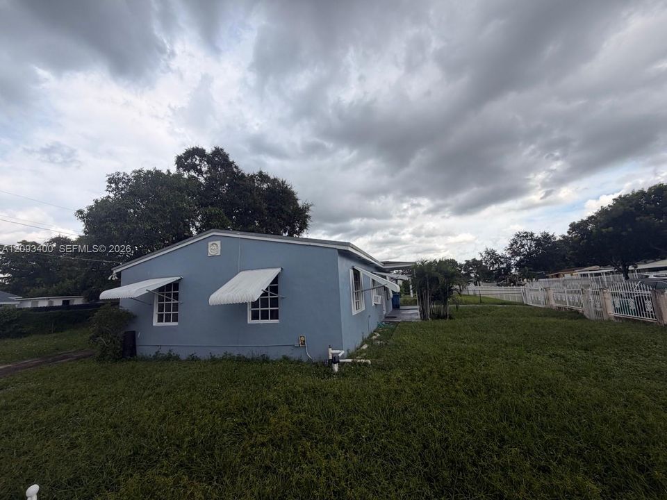For Sale: $500,000 (3 beds, 1 baths, 1032 Square Feet)