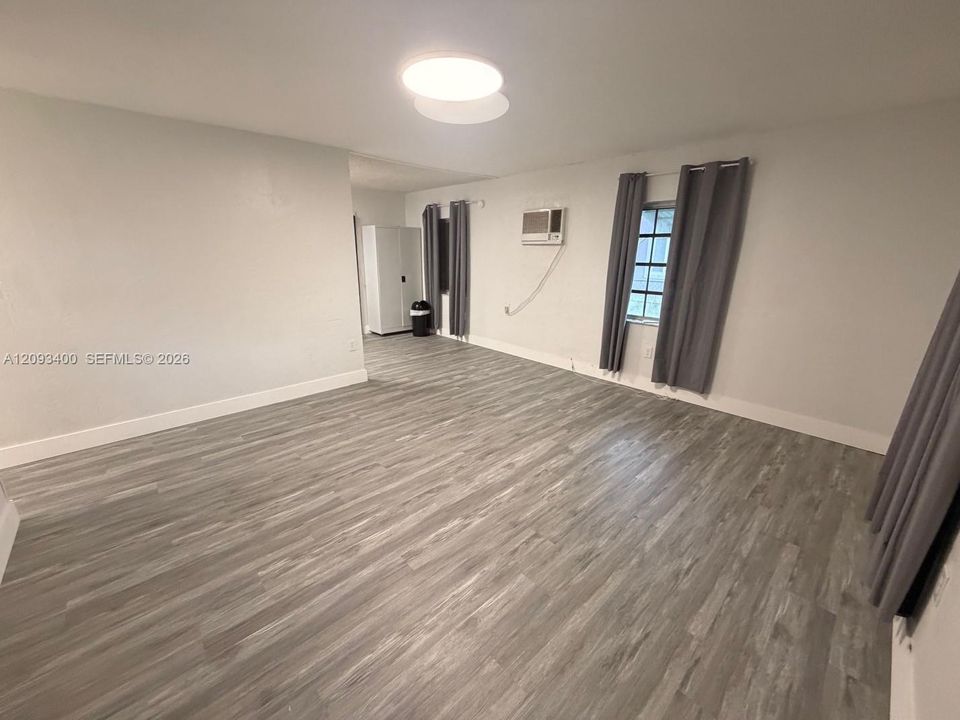 For Sale: $500,000 (3 beds, 1 baths, 1032 Square Feet)