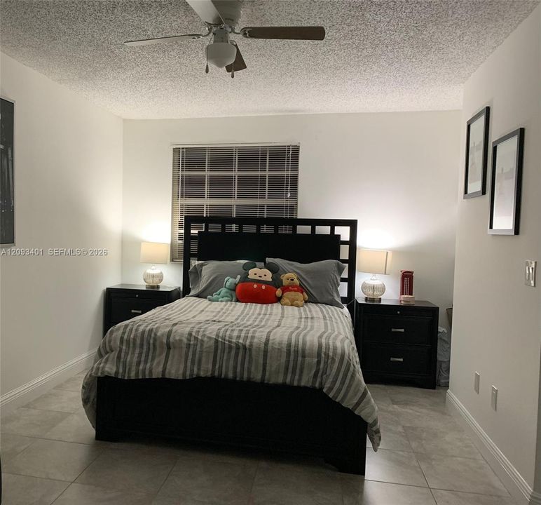 For Rent: $1,850 (1 beds, 1 baths, 887 Square Feet)