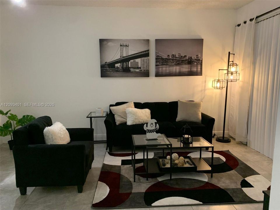 For Rent: $1,850 (1 beds, 1 baths, 887 Square Feet)