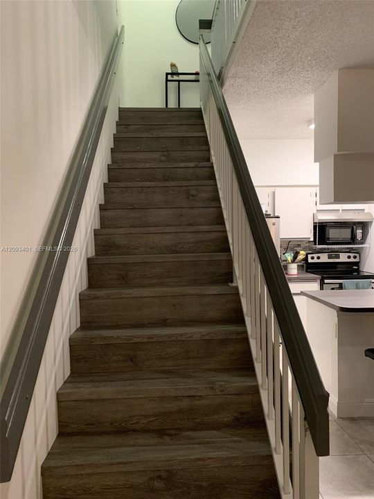 For Rent: $1,850 (1 beds, 1 baths, 887 Square Feet)