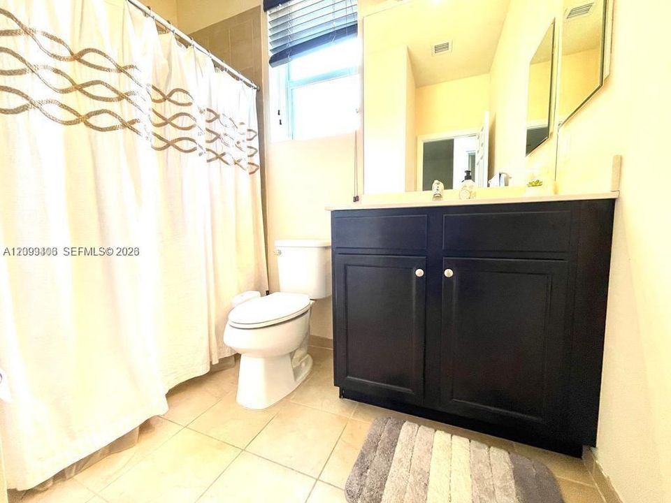 En Renta: $3,300 (4 camas, 3 baños, 2312 Pies cuadrados)