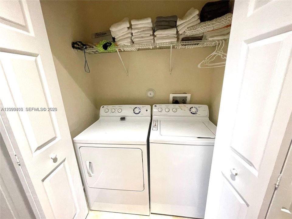 En Renta: $3,300 (4 camas, 3 baños, 2312 Pies cuadrados)