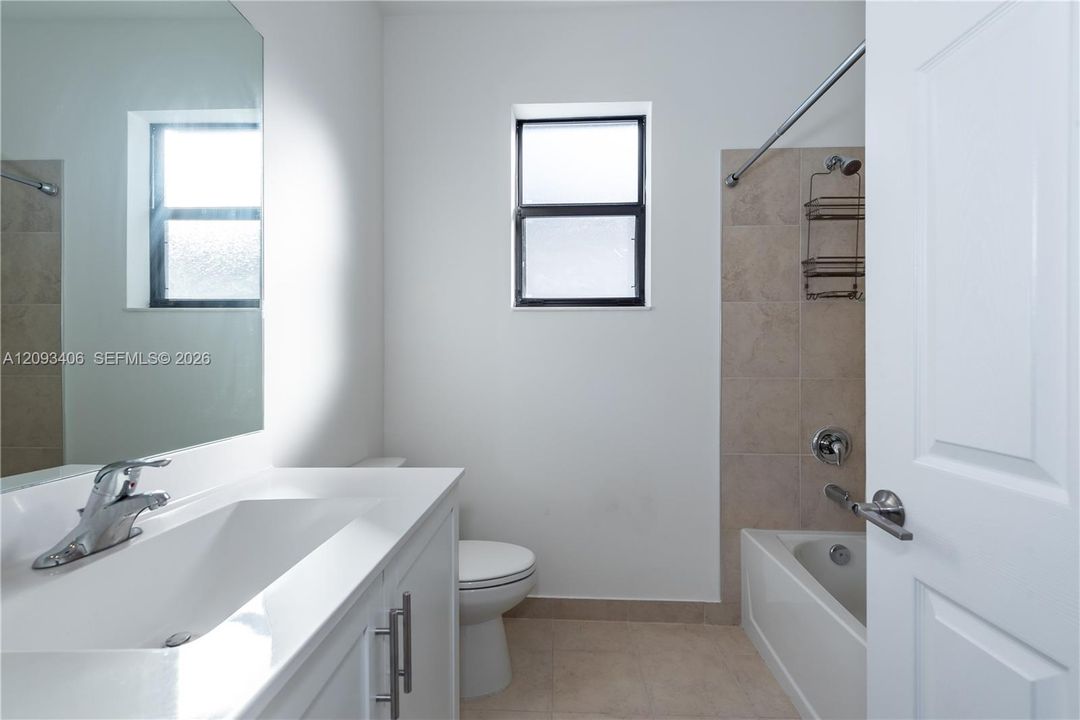 For Rent: $4,000 (3 beds, 2 baths, 1646 Square Feet)