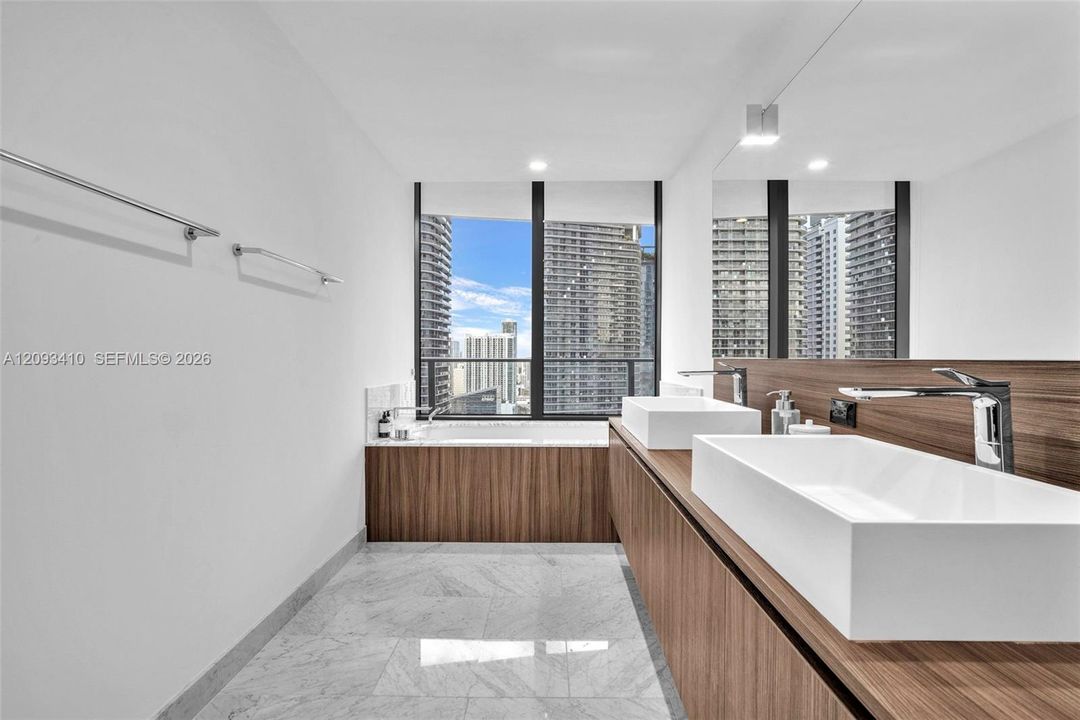 For Rent: $8,500 (2 beds, 2 baths, 1356 Square Feet)