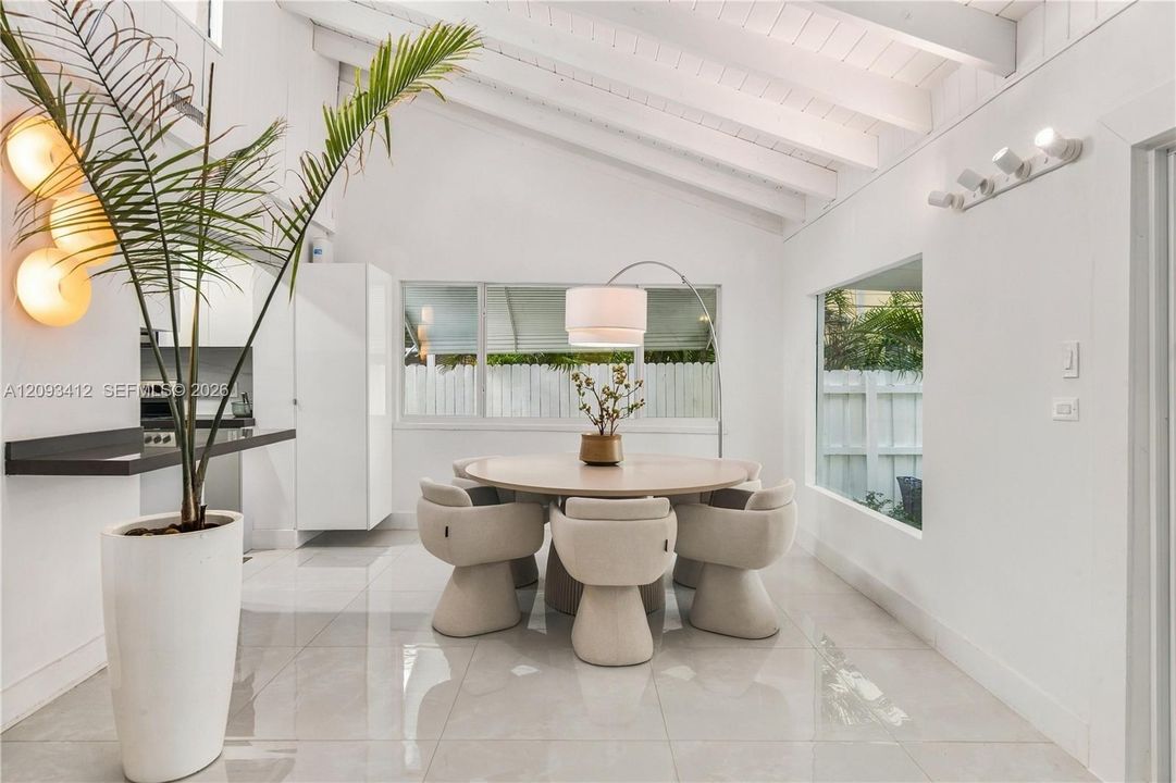 En Venta: $3,125,000 (3 camas, 2 baños, 1361 Pies cuadrados)