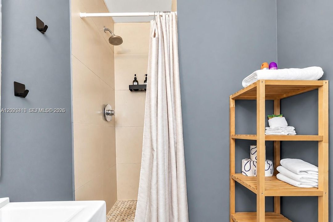 For Rent: $2,400 (1 beds, 1 baths, 543 Square Feet)
