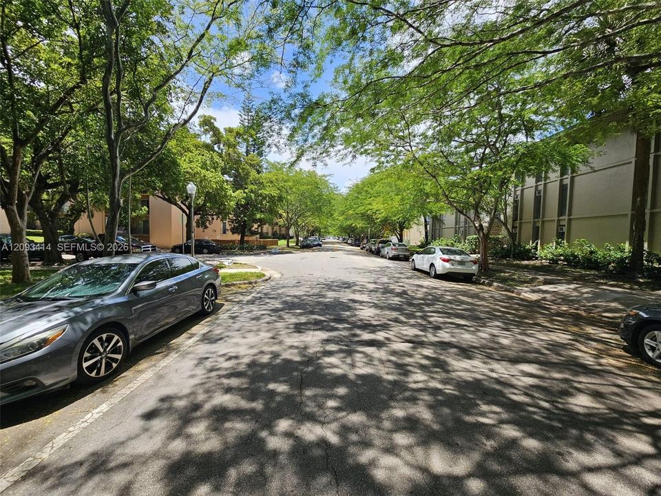 For Rent: $2,500 (2 beds, 2 baths, 925 Square Feet)