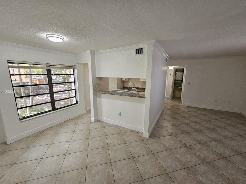 For Rent: $2,500 (2 beds, 2 baths, 925 Square Feet)