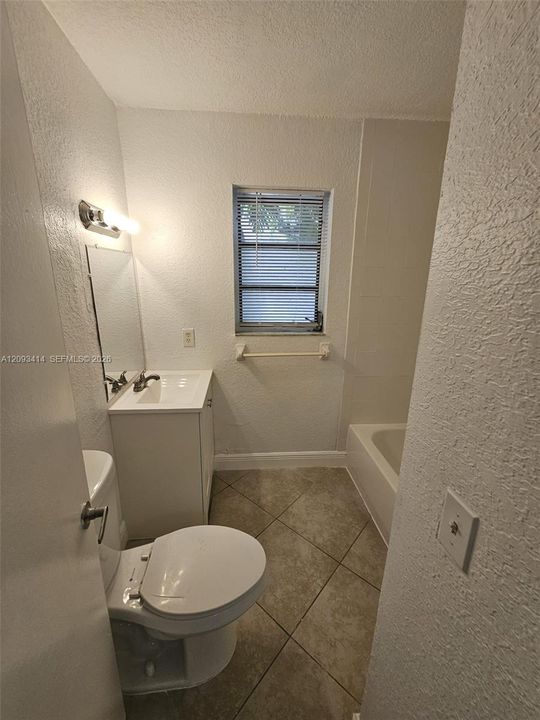 For Rent: $2,500 (2 beds, 2 baths, 925 Square Feet)