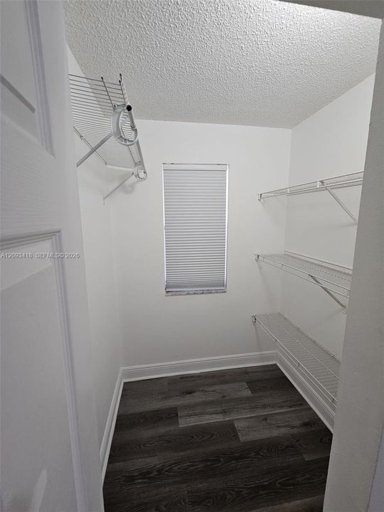 В аренду: $2,400 (2 спален, 2 ванн, 1072 Квадратных фут)