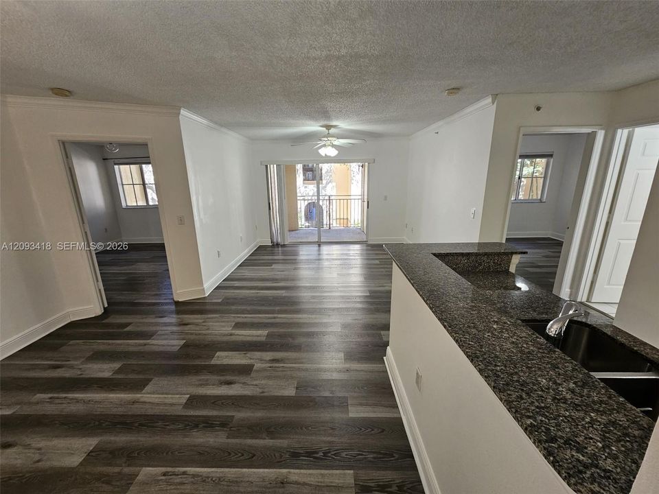 В аренду: $2,400 (2 спален, 2 ванн, 1072 Квадратных фут)