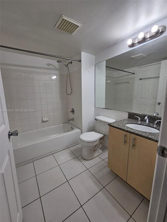 В аренду: $2,400 (2 спален, 2 ванн, 1072 Квадратных фут)