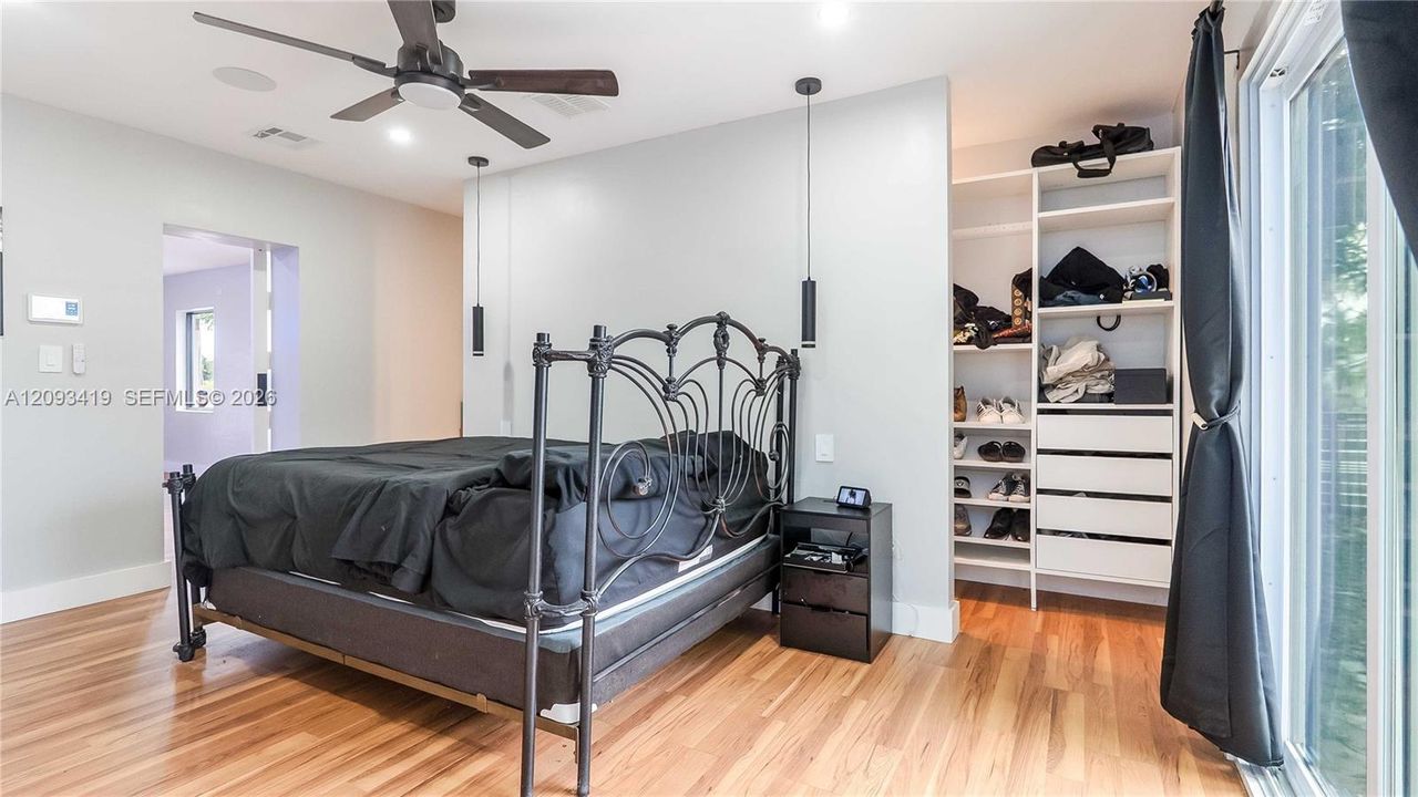 For Sale: $550,000 (4 beds, 2 baths, 1333 Square Feet)