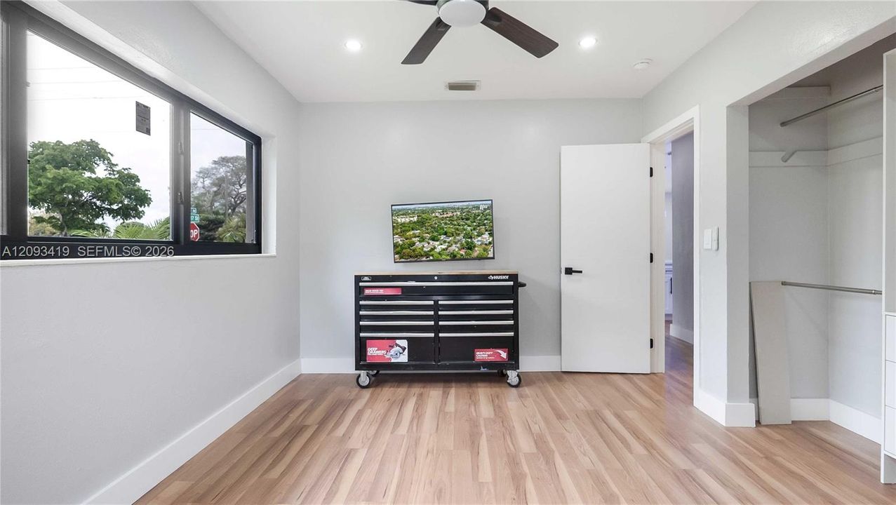 For Sale: $550,000 (4 beds, 2 baths, 1333 Square Feet)