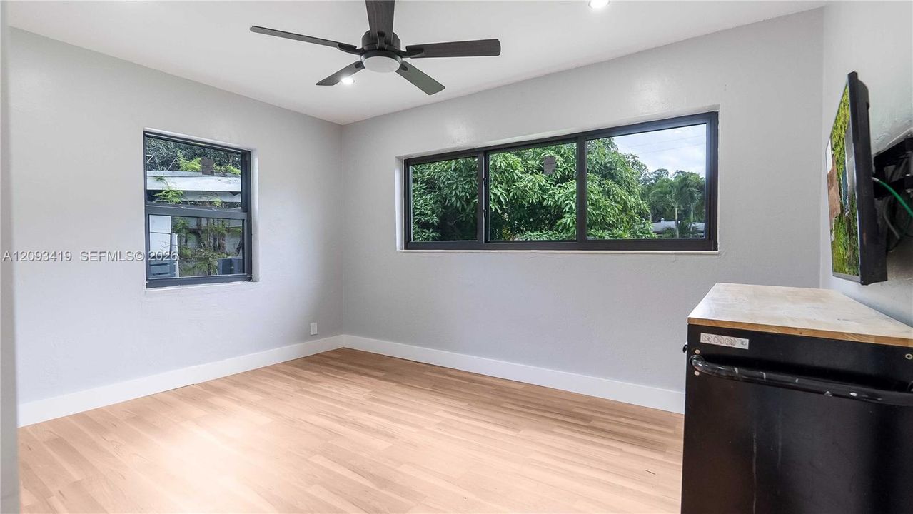 For Sale: $550,000 (4 beds, 2 baths, 1333 Square Feet)